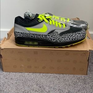 NIKE-DJ CLARK KENT SIZE 11 *BRAND NEW*